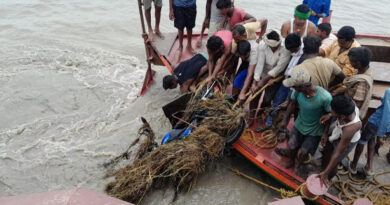 कोसी नदी में यात्रियों से भरी नाव डूबी