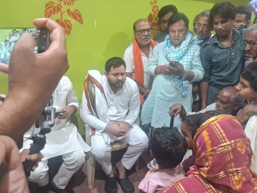 तेजस्वी यादव ने नवगछिया हत्या पीड़ित परिवार से की मुलाकात, बिहार में बढ़ते अपराध पर उठाए सवाल