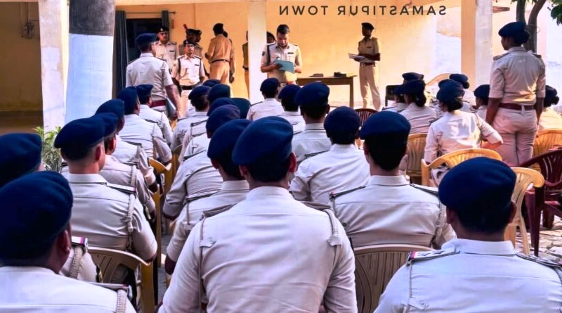 समस्तीपुर पुलिस लाइन में एसपी ने 2019 बैच के दरोगाओं से सीधा संवाद किया प्रशिक्षण द्वारा कौशल विकास पर जोर दिया